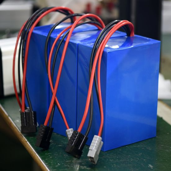 Batterie 12V Batterie au lithium rechargeable 12V LiFePO4 pour yacht électrique